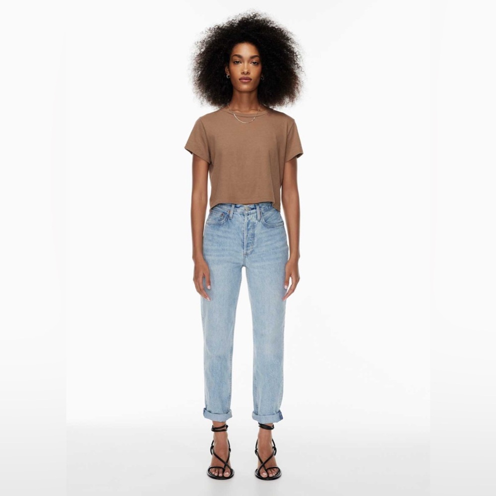 Aritzia Denim Forum The Boyfriend High Rise Loose 28l
High-rise loose jeans